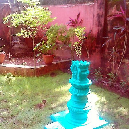 White Pearl Guest House Morjim Extérieur photo