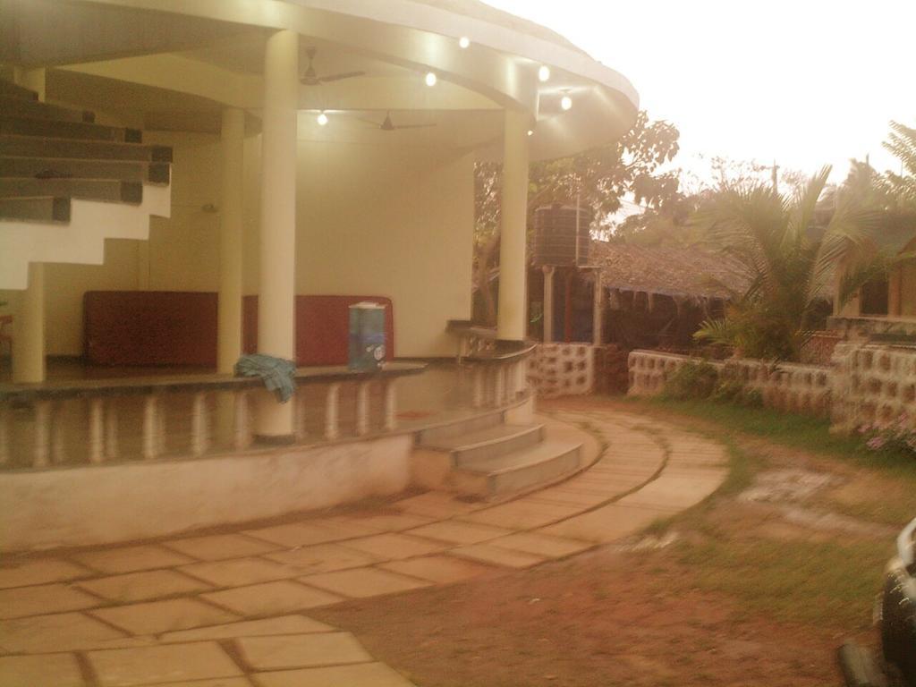 White Pearl Guest House Morjim Extérieur photo