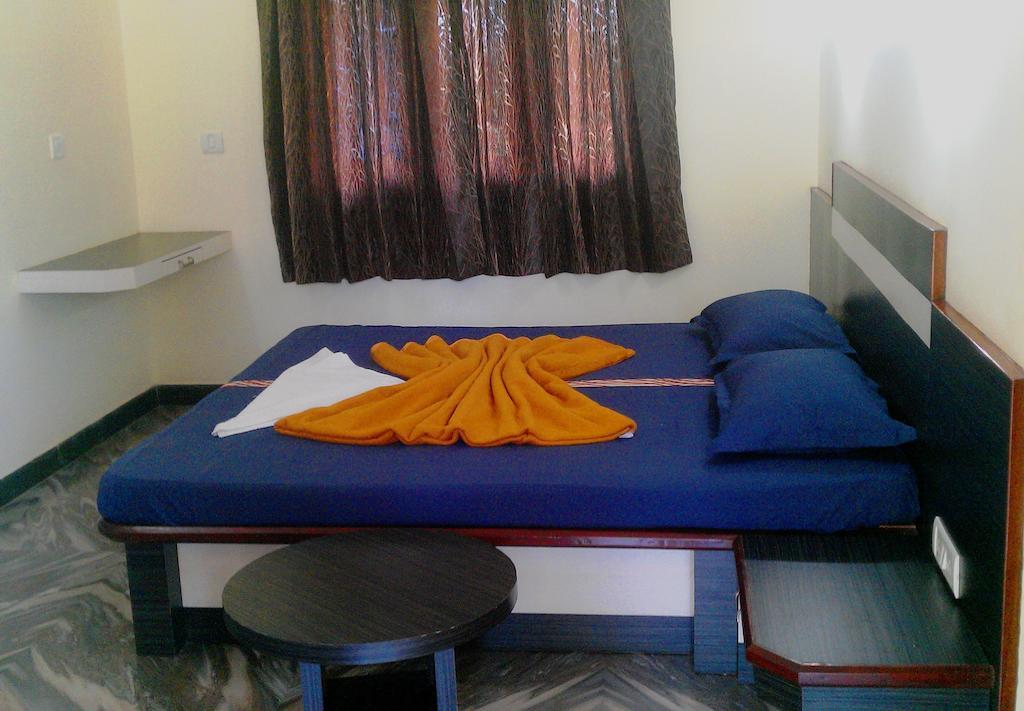 White Pearl Guest House Morjim Extérieur photo