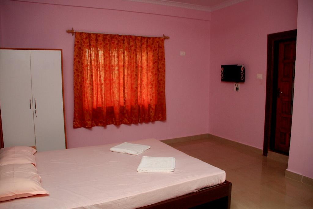 White Pearl Guest House Morjim Extérieur photo