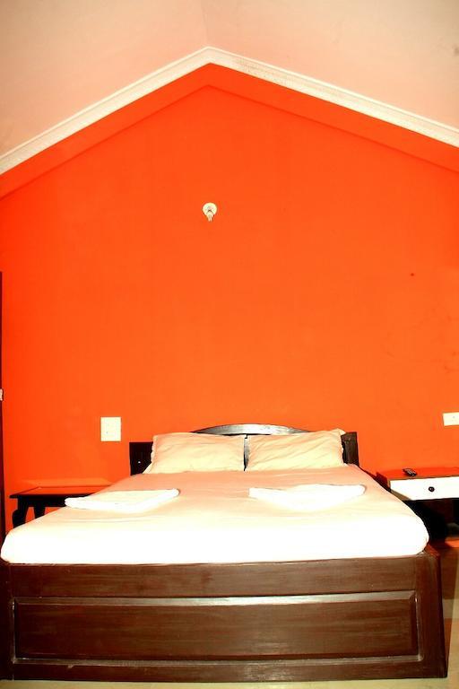 White Pearl Guest House Morjim Extérieur photo