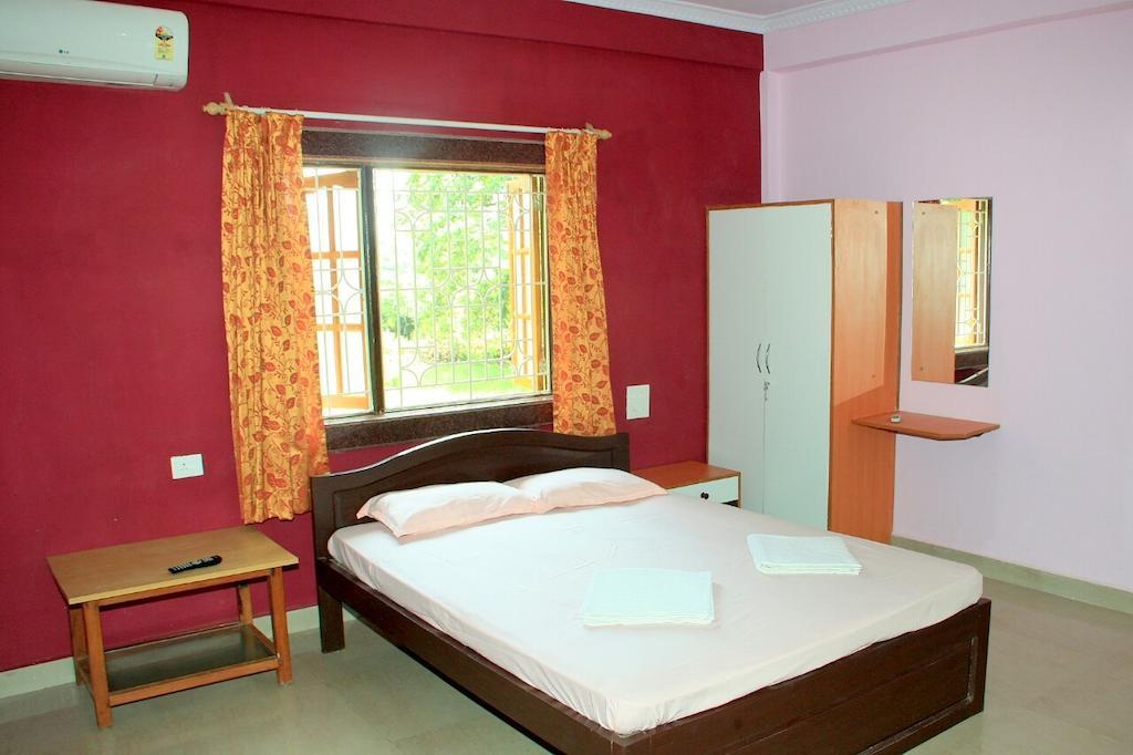 White Pearl Guest House Morjim Extérieur photo