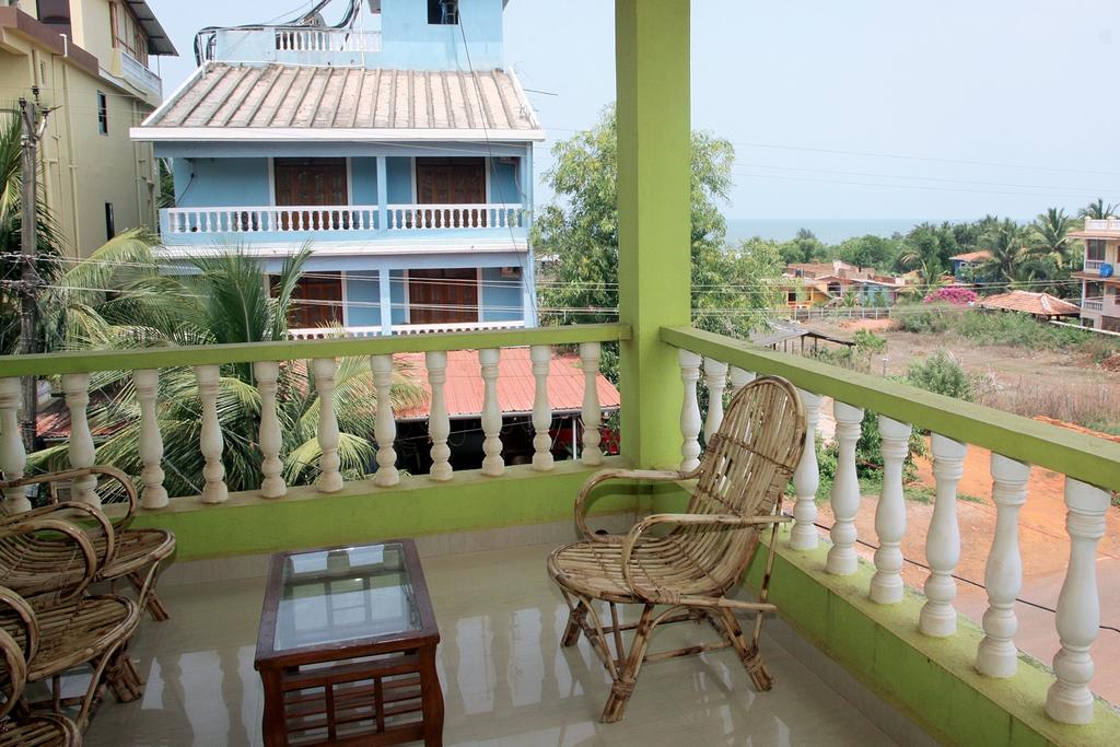 White Pearl Guest House Morjim Chambre photo