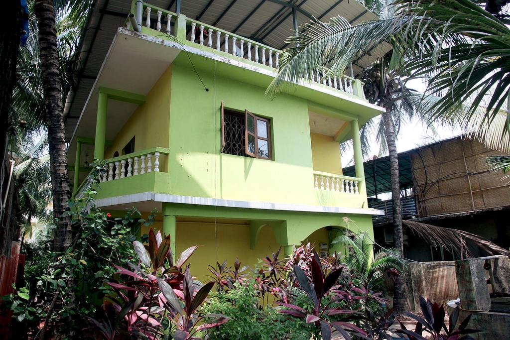 White Pearl Guest House Morjim Chambre photo