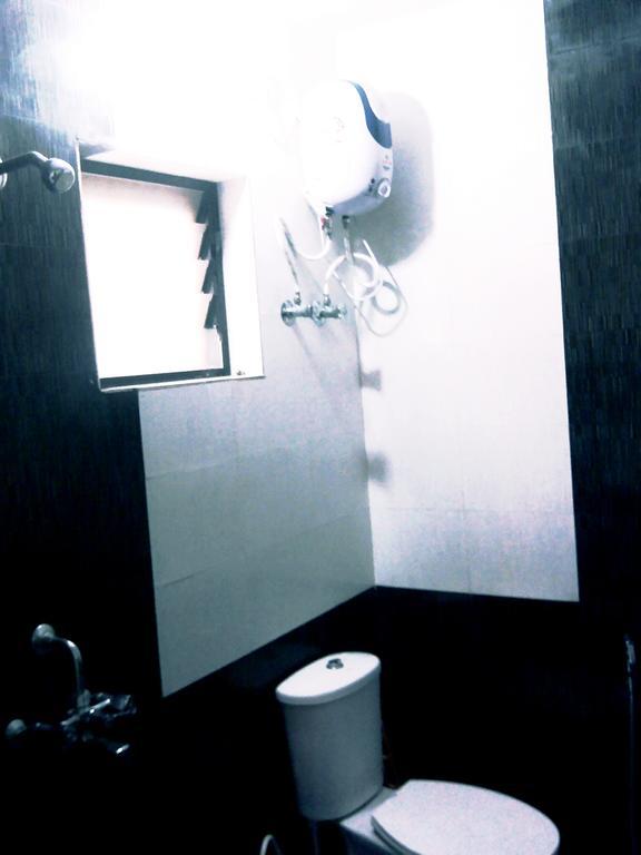 White Pearl Guest House Morjim Chambre photo
