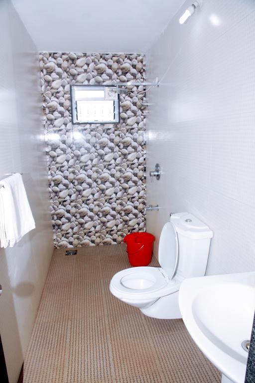 White Pearl Guest House Morjim Extérieur photo