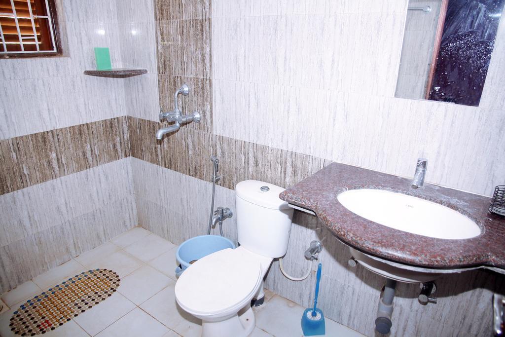 White Pearl Guest House Morjim Chambre photo